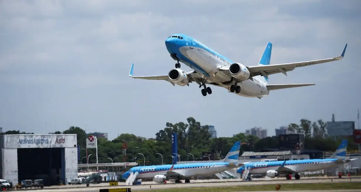 El turismo aéreo sigue liderando el movimiento internacional en Argentina, con Ezeiza y Aeroparque como principales puntos de entrada y salida.