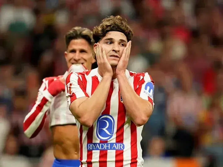 Julián Álvarez espera ser cedido al Barcelona aunque aparece el Arsenal como opción. Foto:EFE