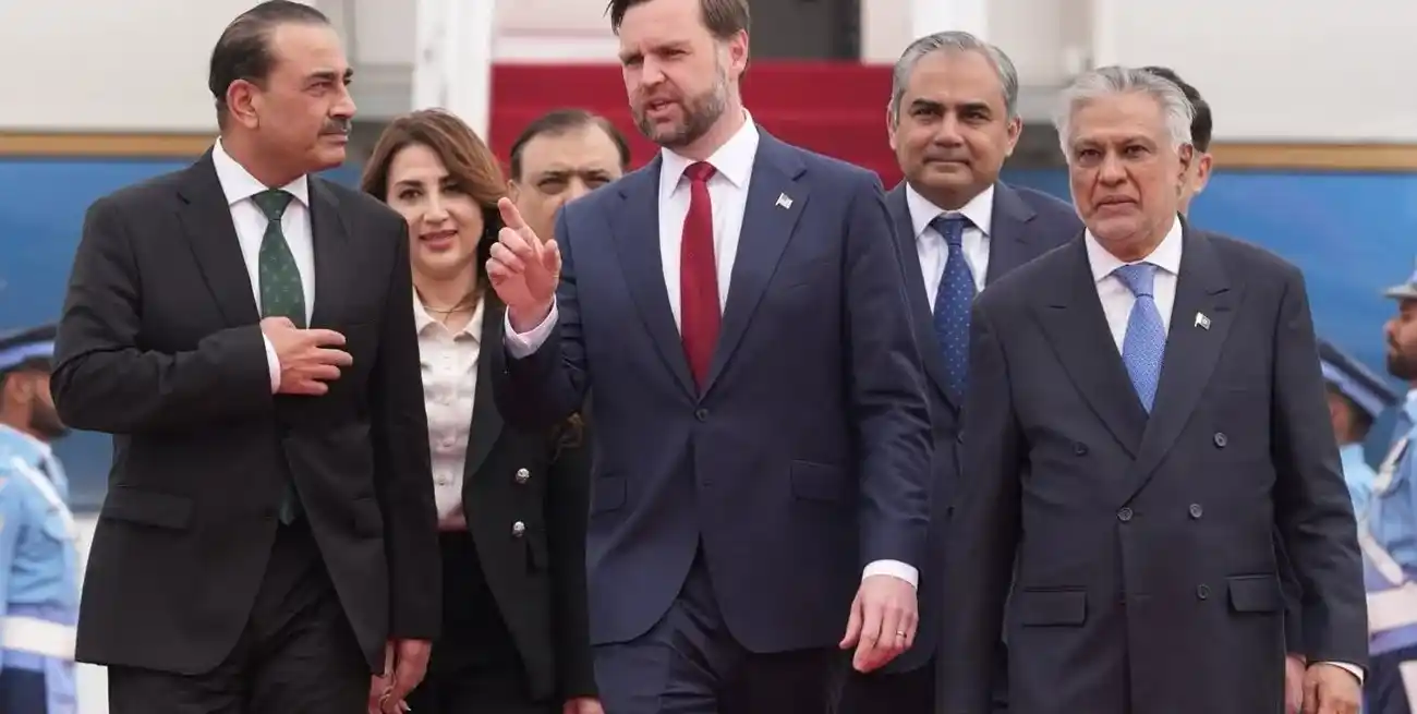 JD Vance llegó a Islamabad para encabezar la delegación de Estados Unidos en las conversaciones. Foto: Xinhua