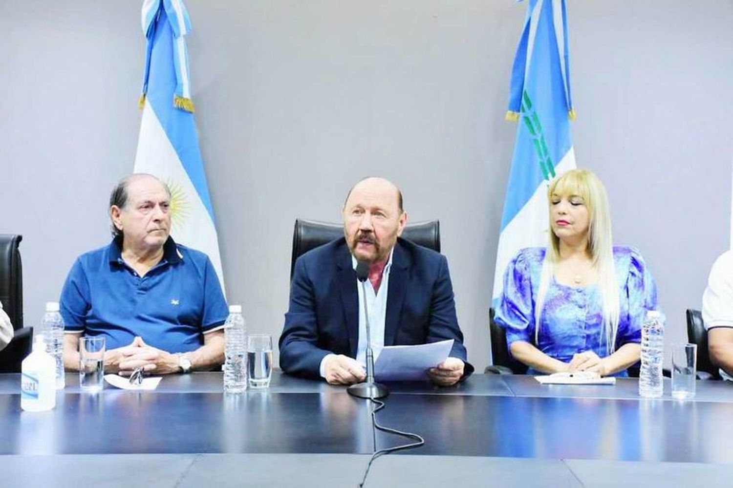 Insfrán anunció un aumento del 25% en los haberes y 
asignaciones familiares del sector público provincial