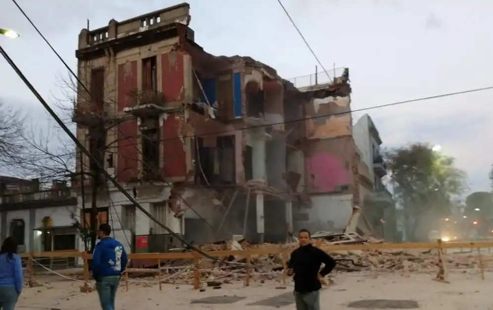 Se derrumbó un edificio porteño