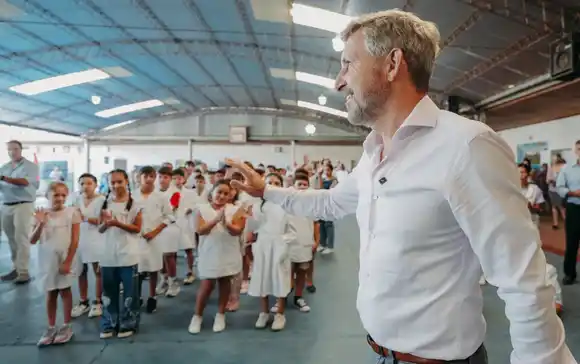 El gobernador Rogelio Frigerio inauguró el Ciclo Lectivo 2025 desde Los Charrúas