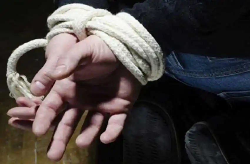 Entraron a una casa armados, maniataron a un hombre y se llevaron todo