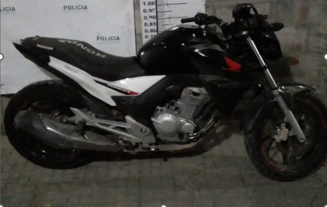 La moto quedó secuestrada a disposición de la Justicia.