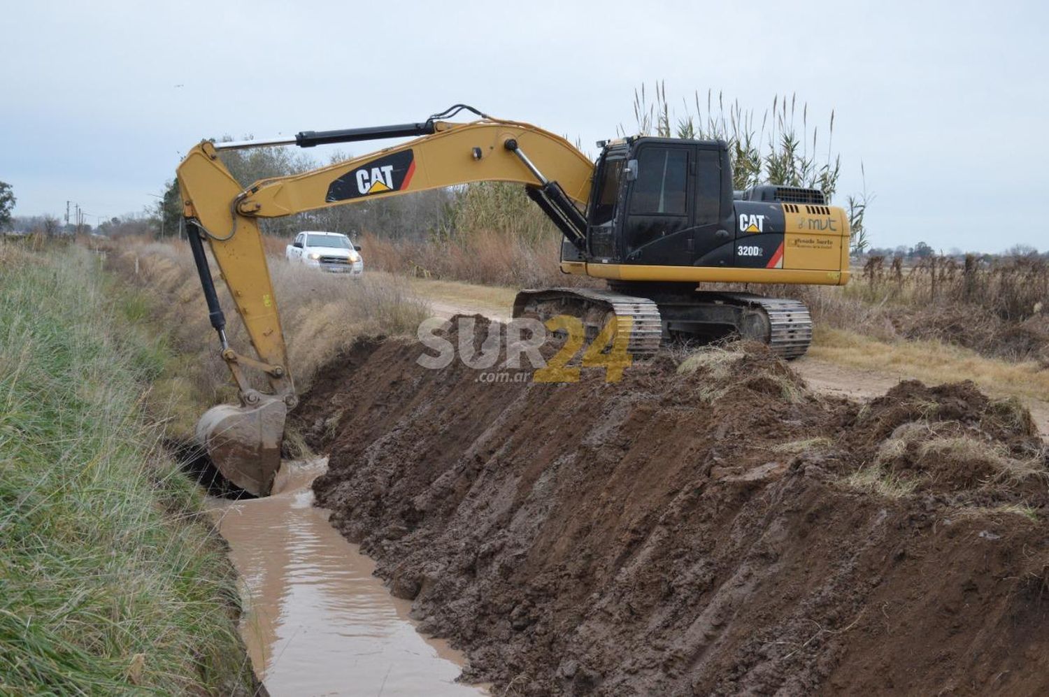 Avanzan las tareas de limpieza y mantenimiento de canales