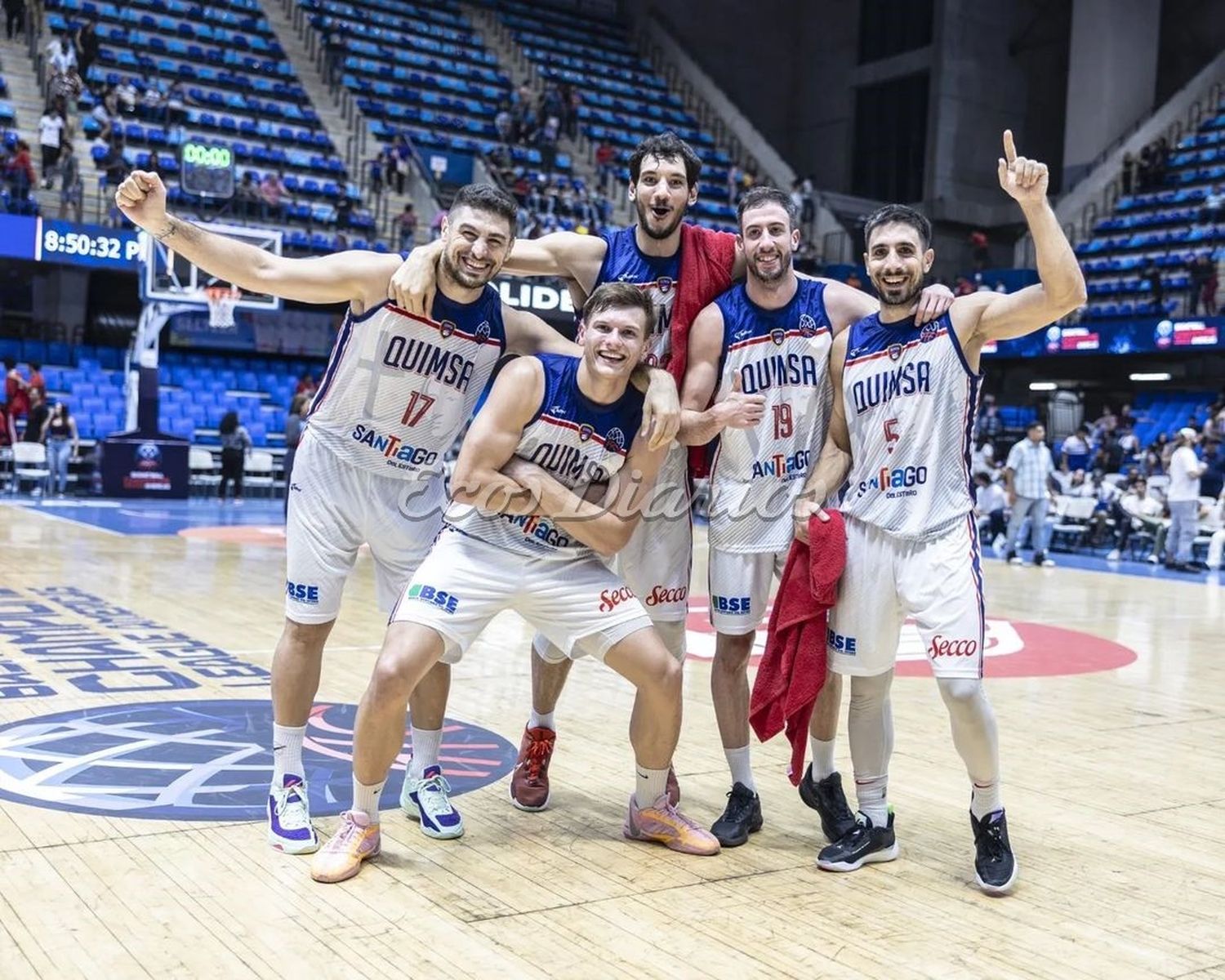 Los campeones de izq. a der. Emiliano Basabe, Federico Zezular (abajo), Tayavek Gallizzi (arriba), Bruno Sansimoni y Juan Ignacio Brussino.