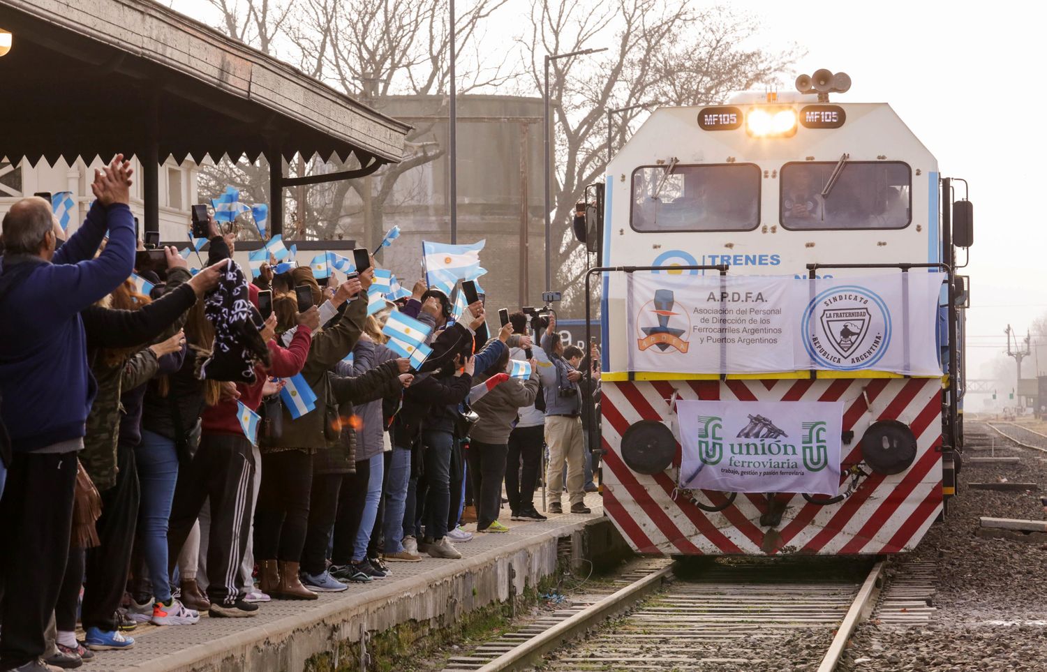 La “Marcha Blanca” marcó el retorno del servicio de pasajeros a las estaciones 9 de Julio, Carlos Casares y Pehuajó.