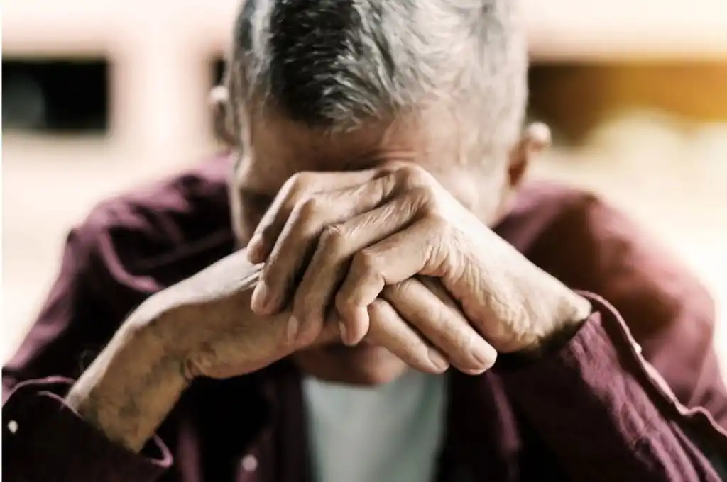 Le robaron una suma millonaria a un anciano y murió “de tristeza”