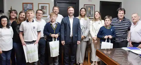 Azcué recibió a los alumnos que competirán en las Olimpiadas Nacionales de Matemáticas