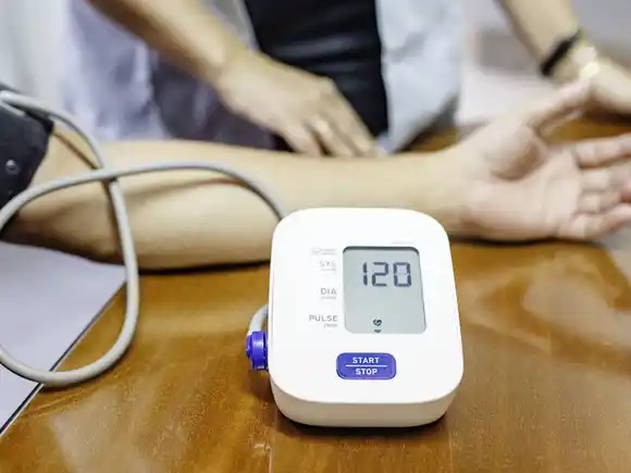 Salud recomienda chequeos periódicos y hábitos saludables para prevenir enfermedades cardiovasculares