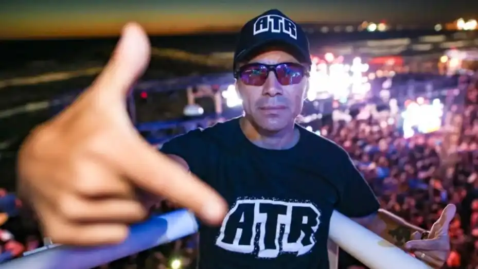 "Qué noche, perri" la foto de Pablo Lescano con Messi en la boda de Suárez