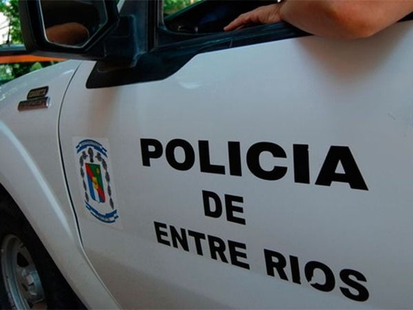 Detuvieron a una pareja con elementos de dudosa procedencia: El hombre tenía una orden de alejamiento de su acompañante