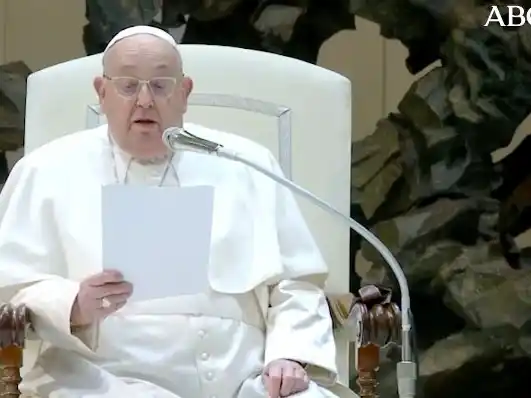 El Papa Francisco experimenta «una leve mejoría» sin fiebre y parámetros estables