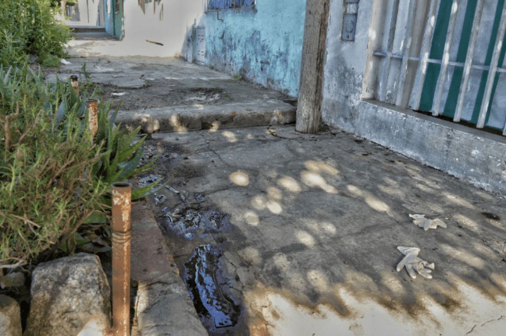 La vereda en la que quedó tendido el joven