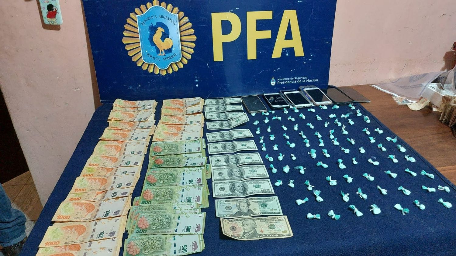 La Policía Federal Argentina detuvo a dos personas por venta de drogas