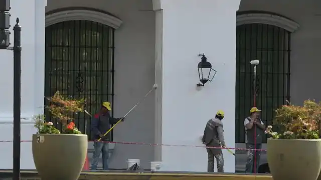 Reparar los daños causados tras la marcha por Santiago Maldonado costará 5,8 millones de pesos: ya pintaron el Cabildo