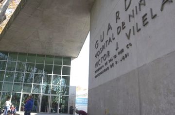 Efectivos policiales con RCP auxiliaron a un bebé que no podía respirar con RCP
