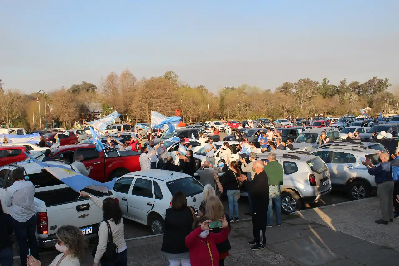 Echandi: "La sociedad ya condenó a Cristina, falta que lo haga la Justicia"