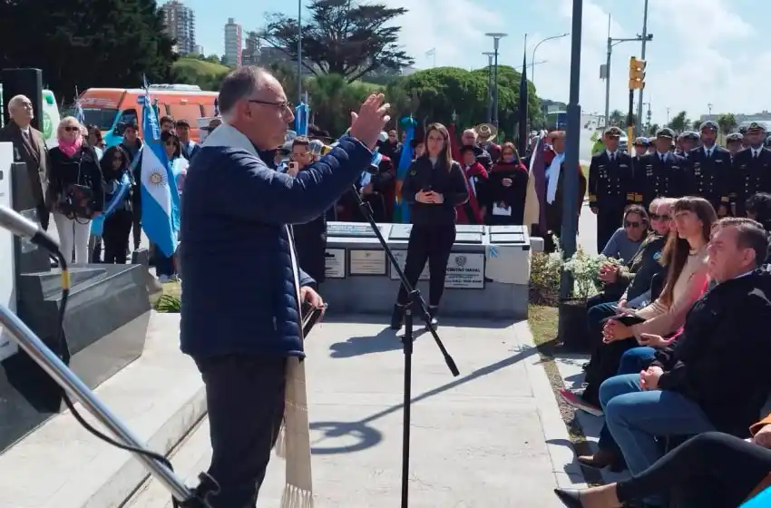"Crucemos a la otra orilla", el homenaje a los tripulantes del ARA San Juan