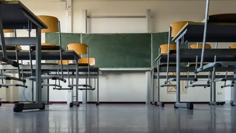 Colegios privados piden cobrar matrículas a tasa de dólar paralelo