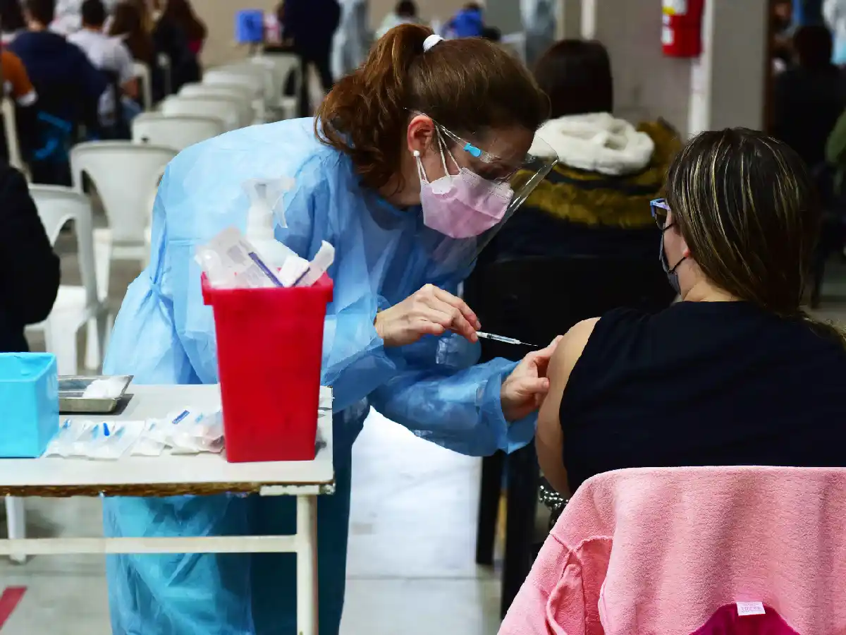 El lunes, nuevo operativo de vacunación Covid: podrán asistir sin turno mayores de 50 y embarazadas 