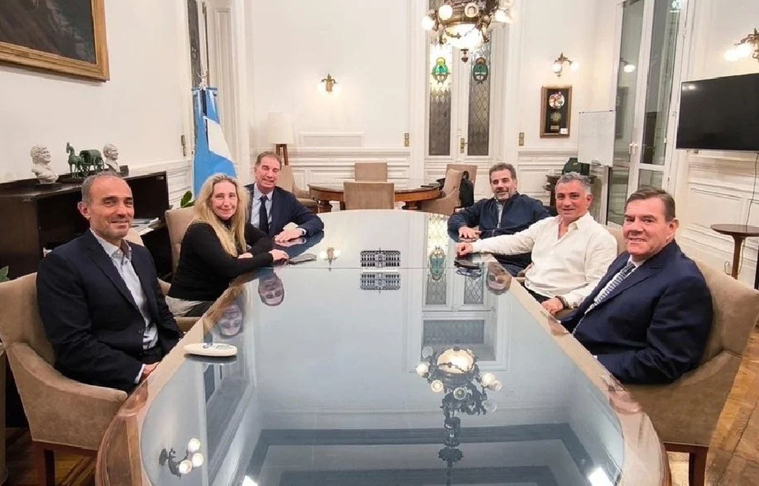 Diálogos. Llevan adelante dirigentes políticos de la Libertad Avanza y del Pro