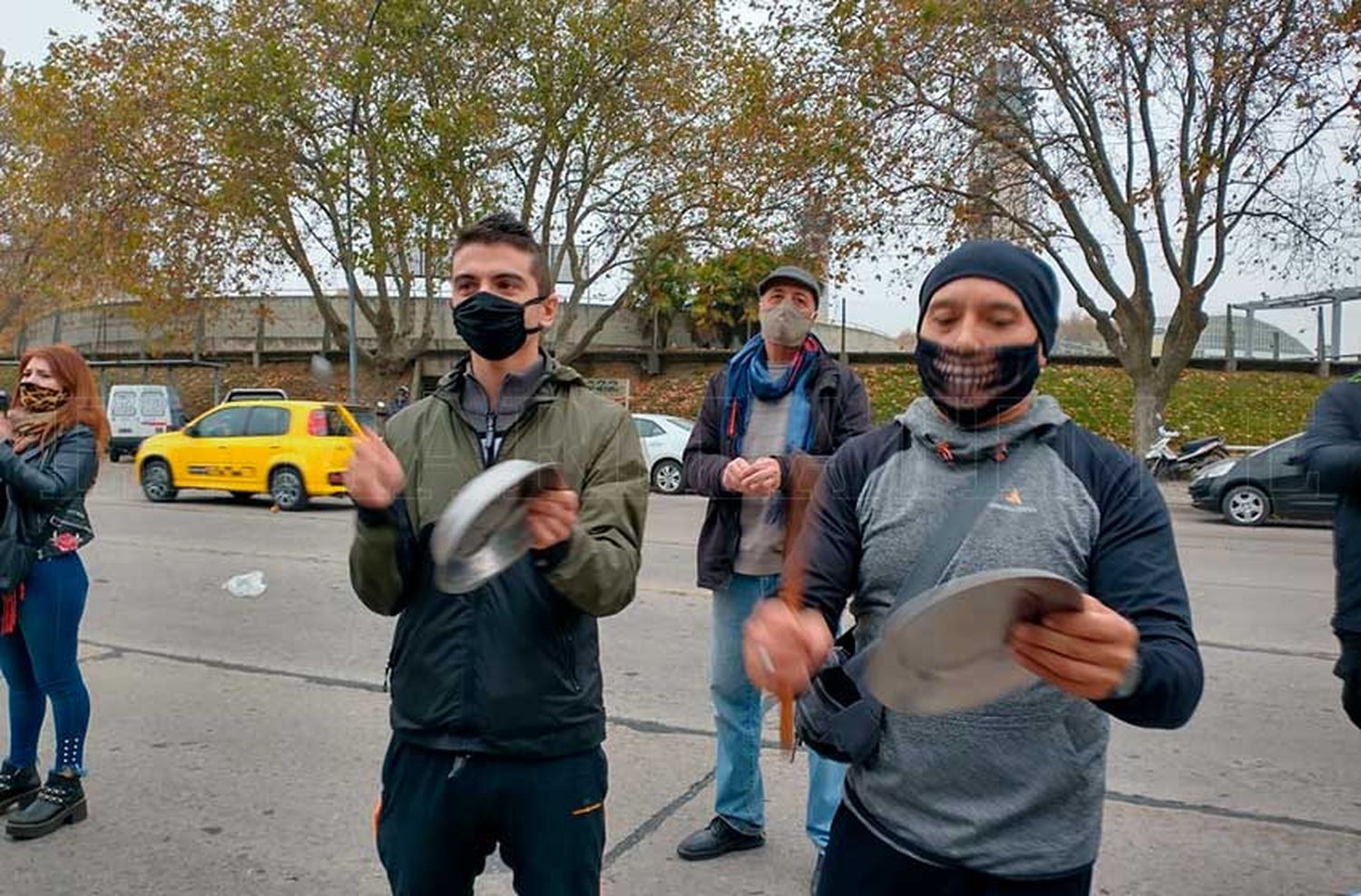 Video: comerciantes reclaman con cacerolas en las puertas del despacho de Montenegro