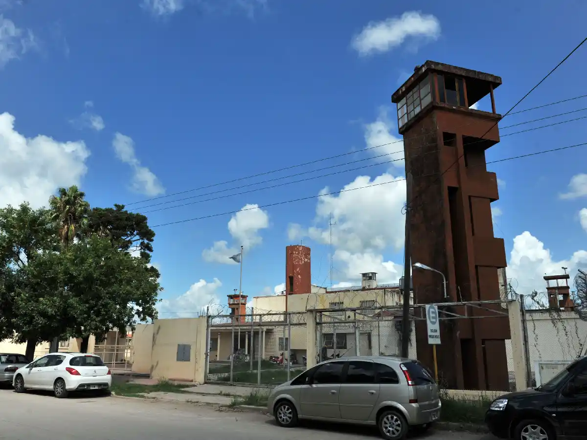 Intentó ingresar plantas de marihuana a la cárcel y la detuvieron   