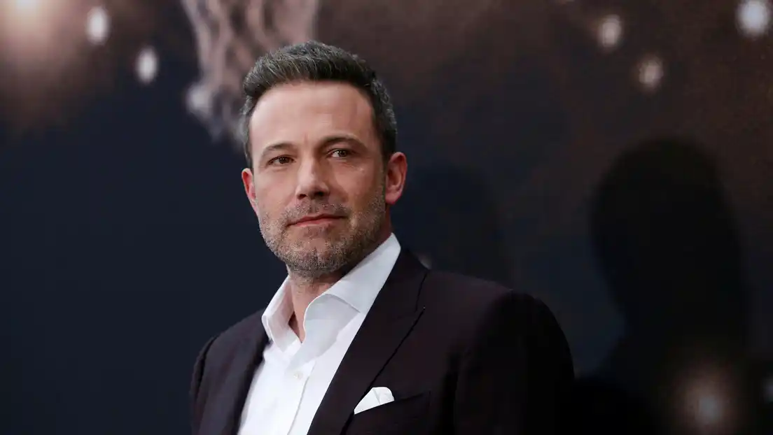 Fotografían a Ben Affleck en una pose incómoda y se convierte en meme!!!