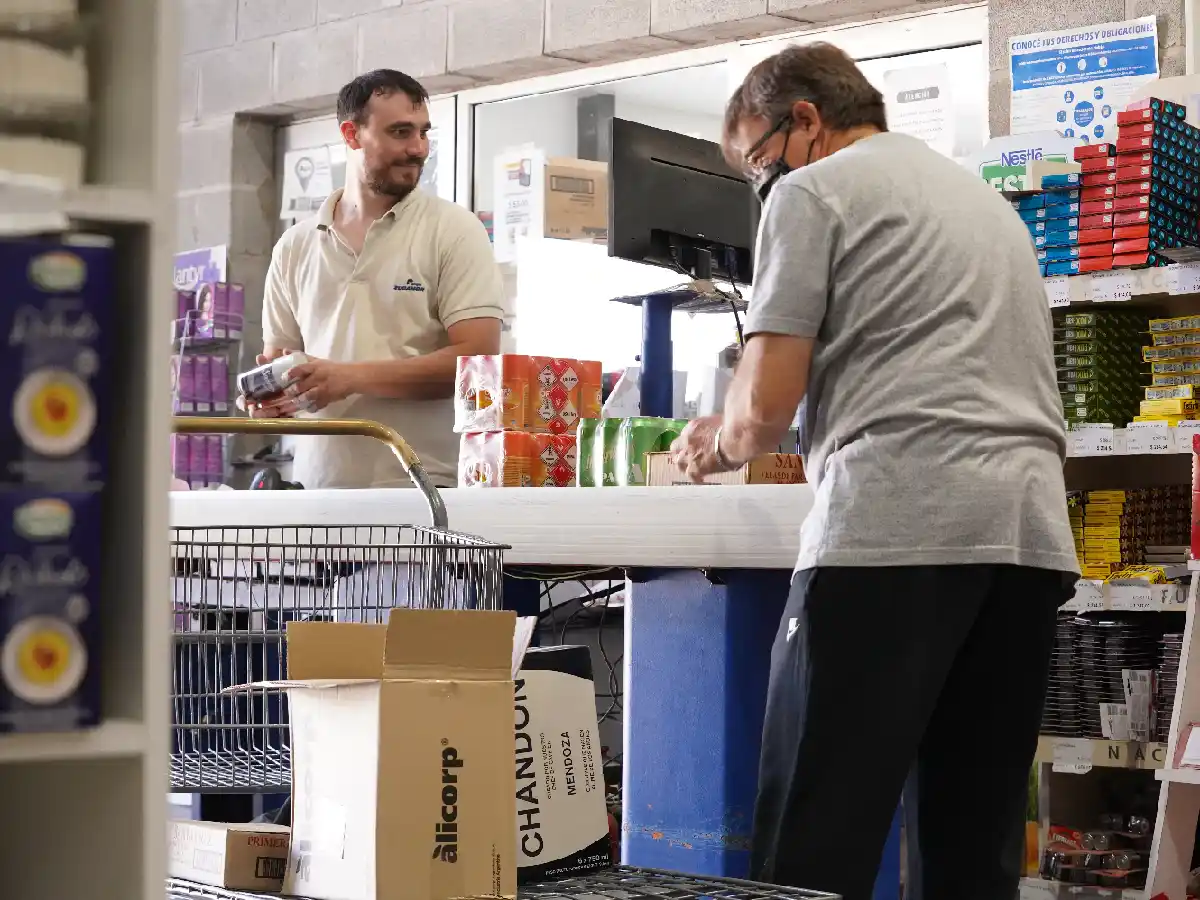 Bares y pequeños comercios se estoquean ante la suba de precios  y la falta de insumos 