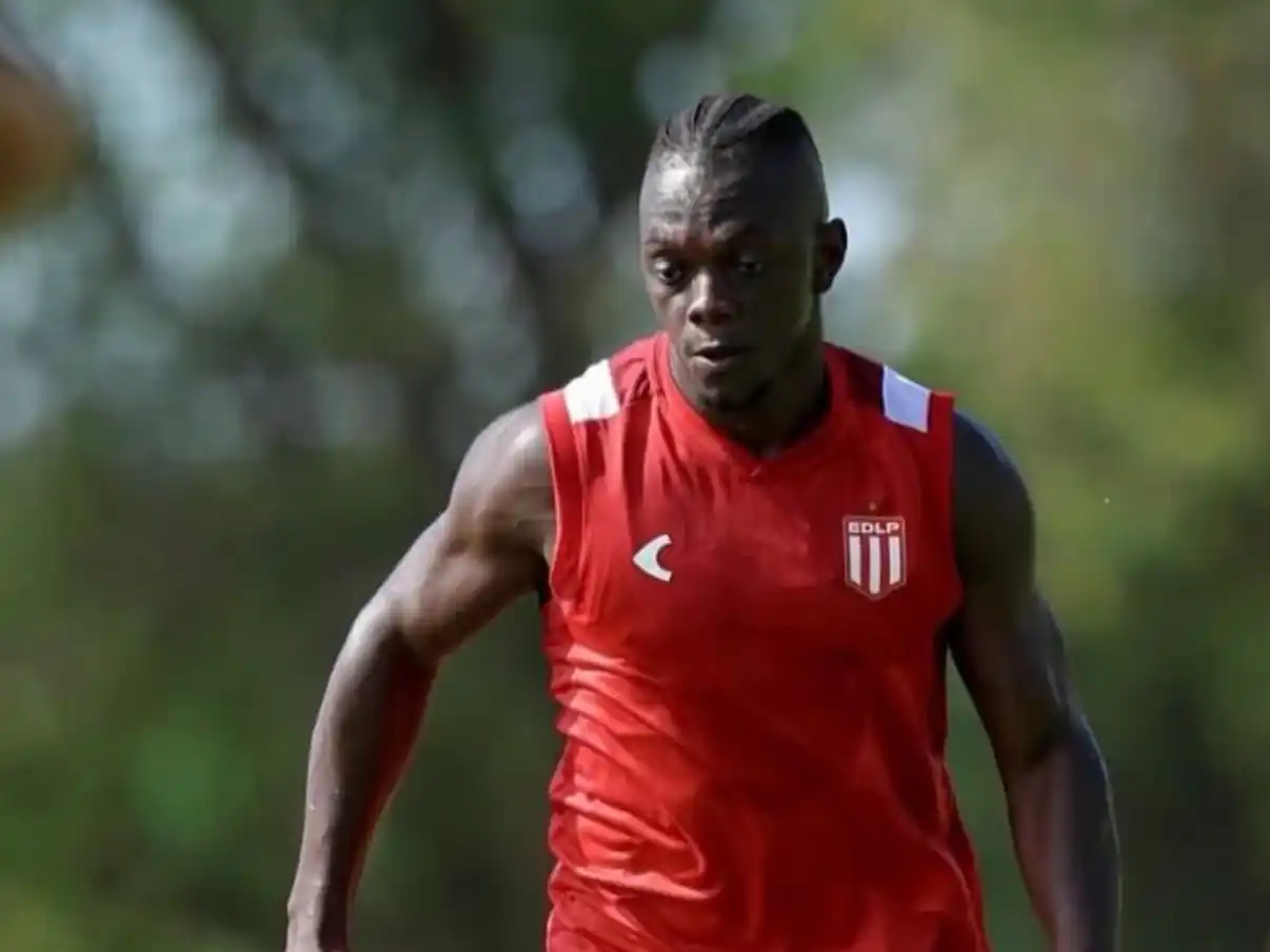 Cetré se entrenó con el plantel de Estudiantes.