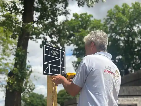 Se colocó nueva cartelería en el Cementerio Municipal