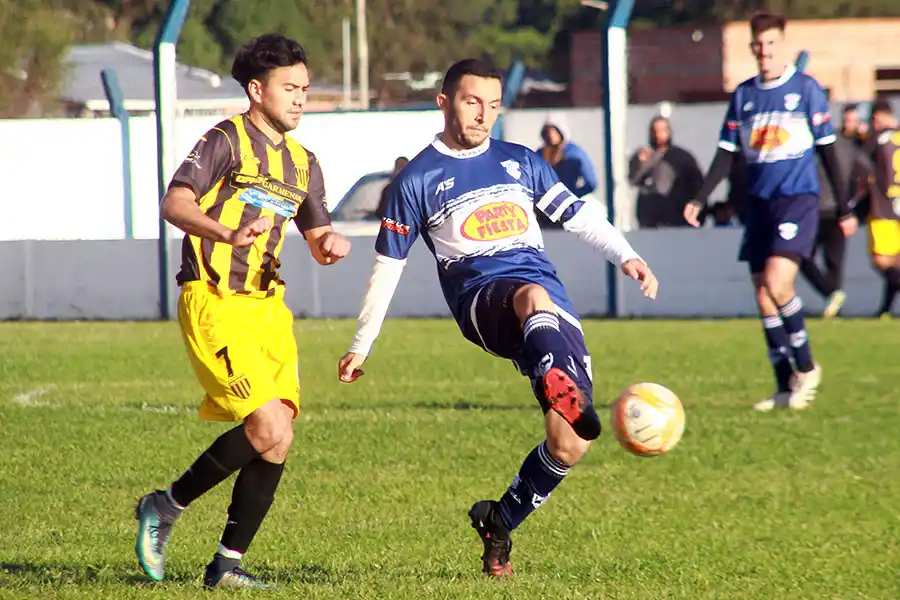 Fútbol local: dos encuentros con definiciones de importancia