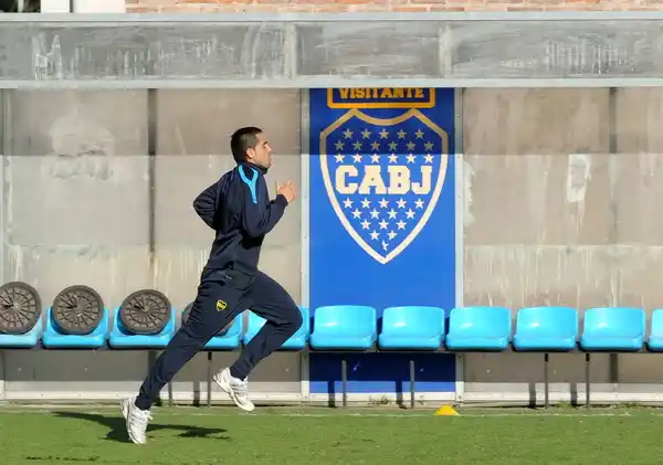 Riquelme entrenó diferenciado y piensa en Excursionistas