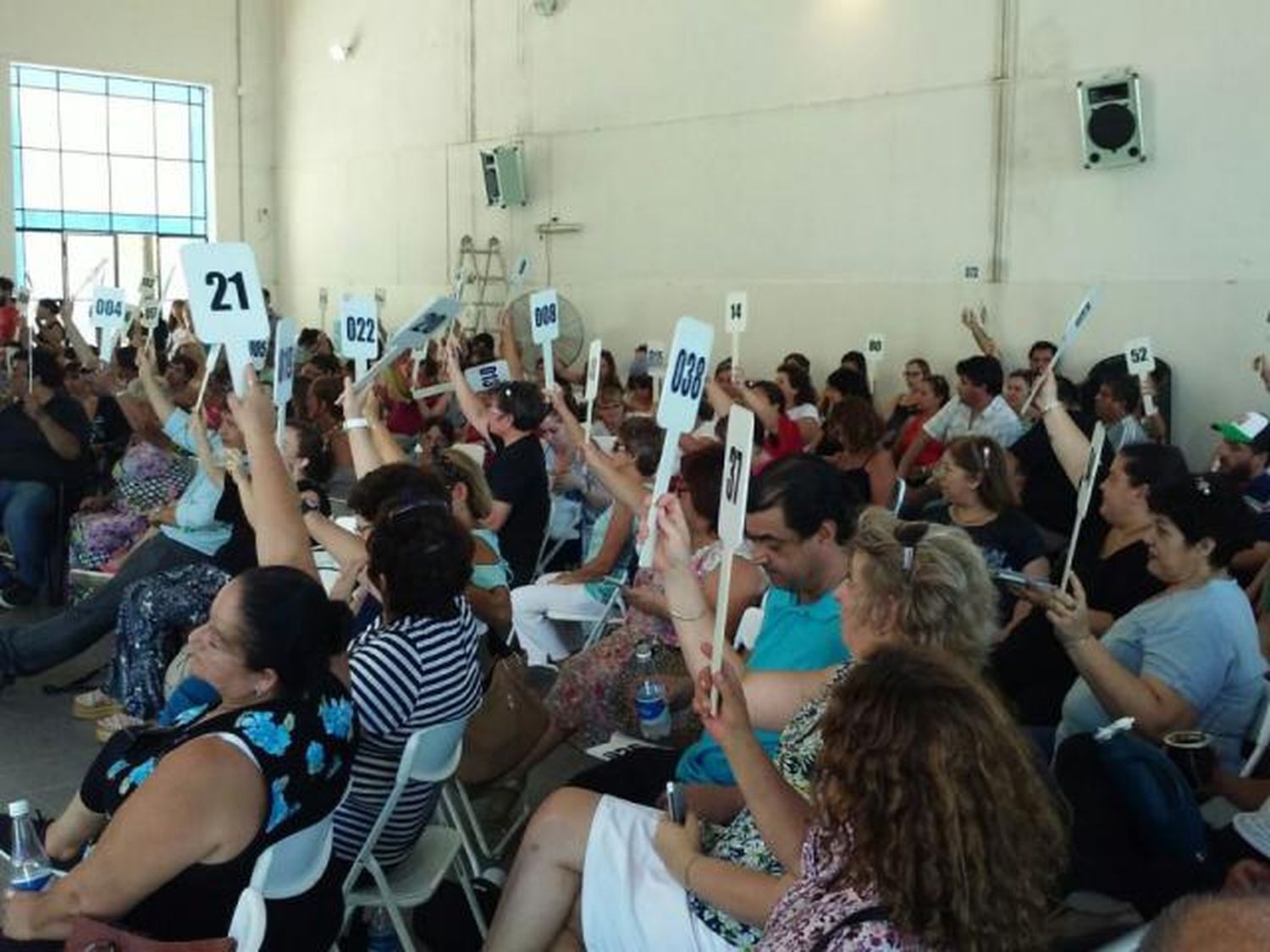 Agmer aprobó en congreso adherir a los paros del 21, 22 y 30 de marzo más otras acciones gremiales 