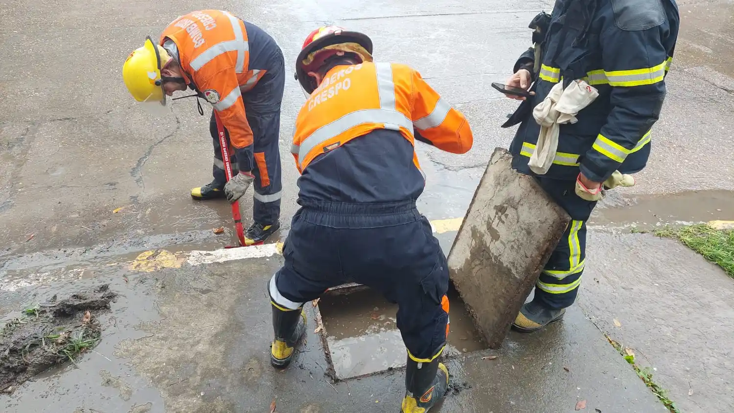 Vecinos reclaman por boca de tormenta inservible en calle Otto Sagemuller