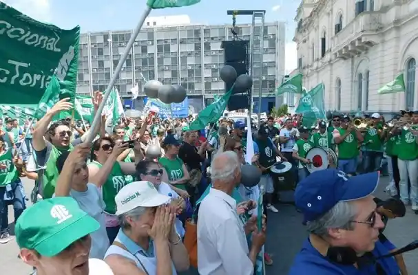 El gobierno provincial ofreció un 18 % de aumento a los trabajadores estatales   