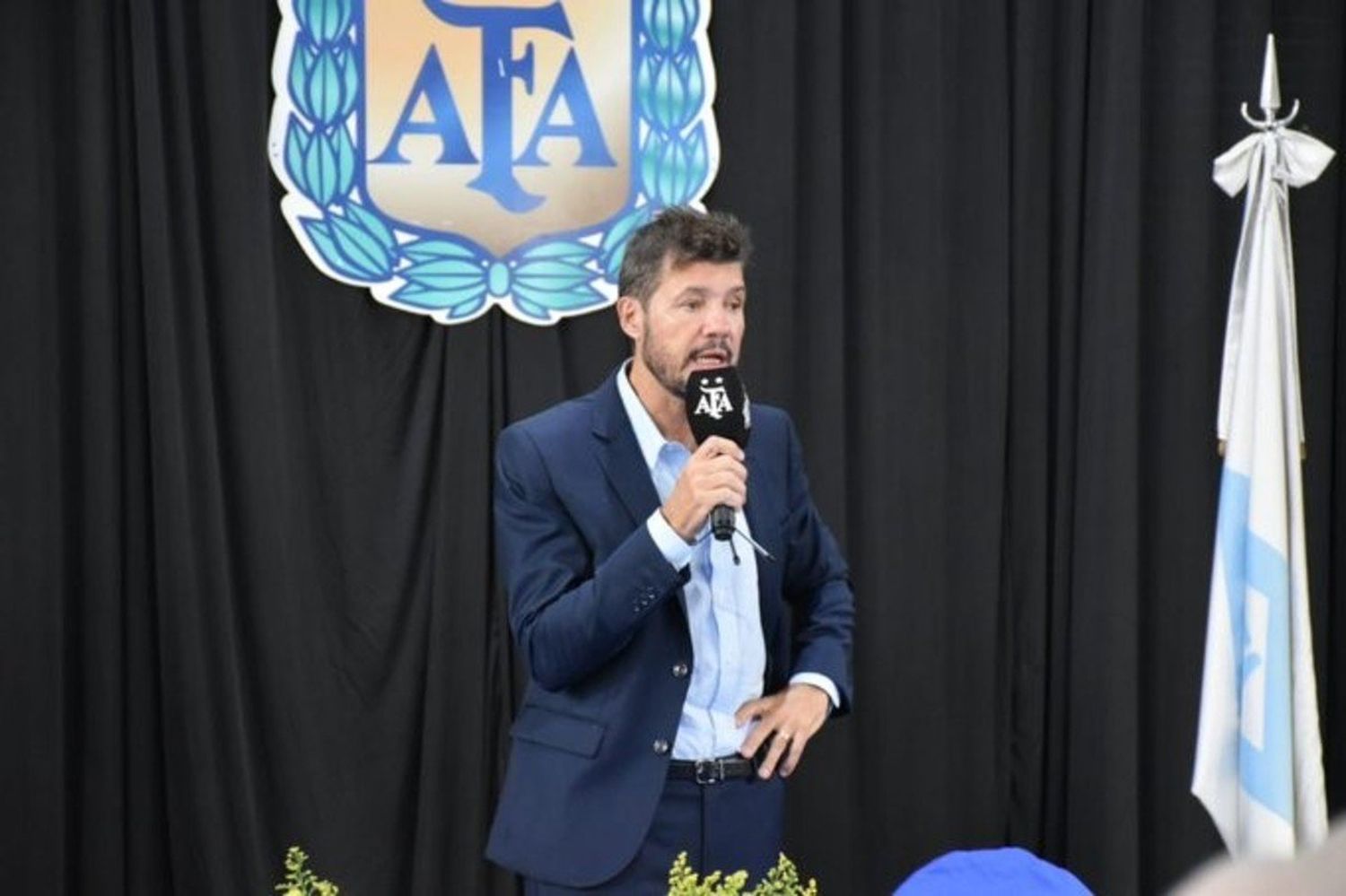 Tinelli: "no podemos asegurar que estemos jugando el 1 de abril"