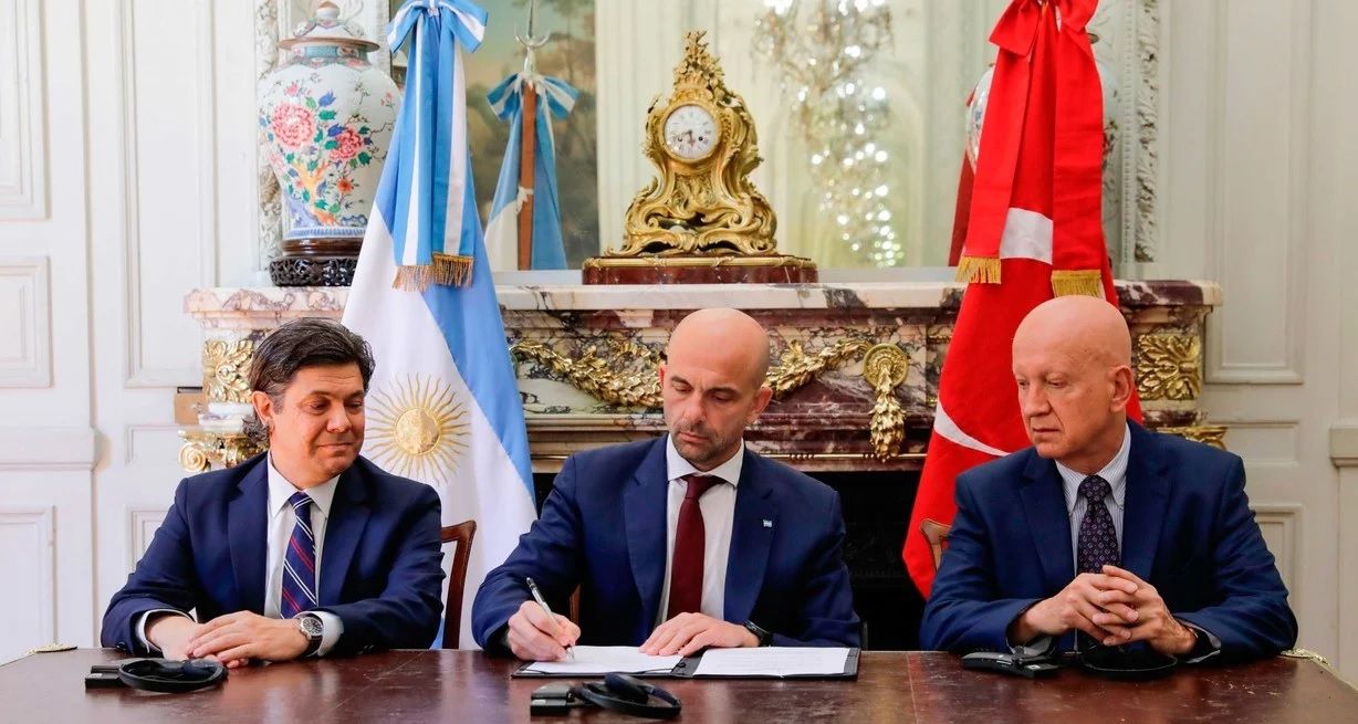 La firma del convenio.