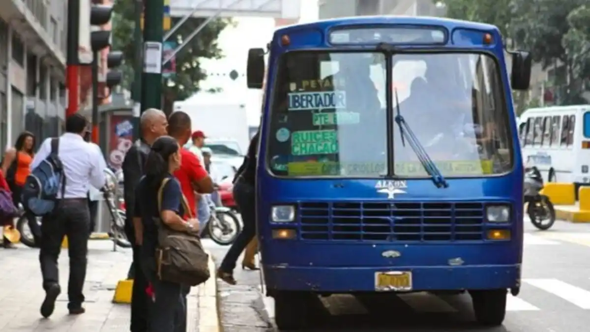 ¿HASTA CUÁNTO AGUANTA EL BOLSILLO? Transportistas solicitarán nuevo incremento de pasaje mínimo
