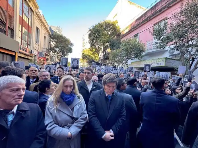 Acompañado por su hermana y secretaria general de la Presidencia, Karina Milei, la ministra de Seguridad, Patricia Bullrich, y el vocero Manuel Adorni.