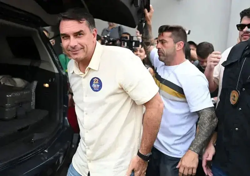 Flávio Bolsonaro huyó a Estados Unidos y solicitará asilo a Trump