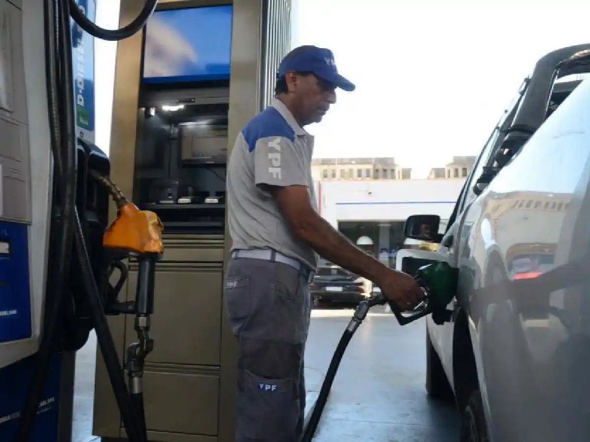 Octavo aumento de las naftas en 40 días: subieron un 1,5%