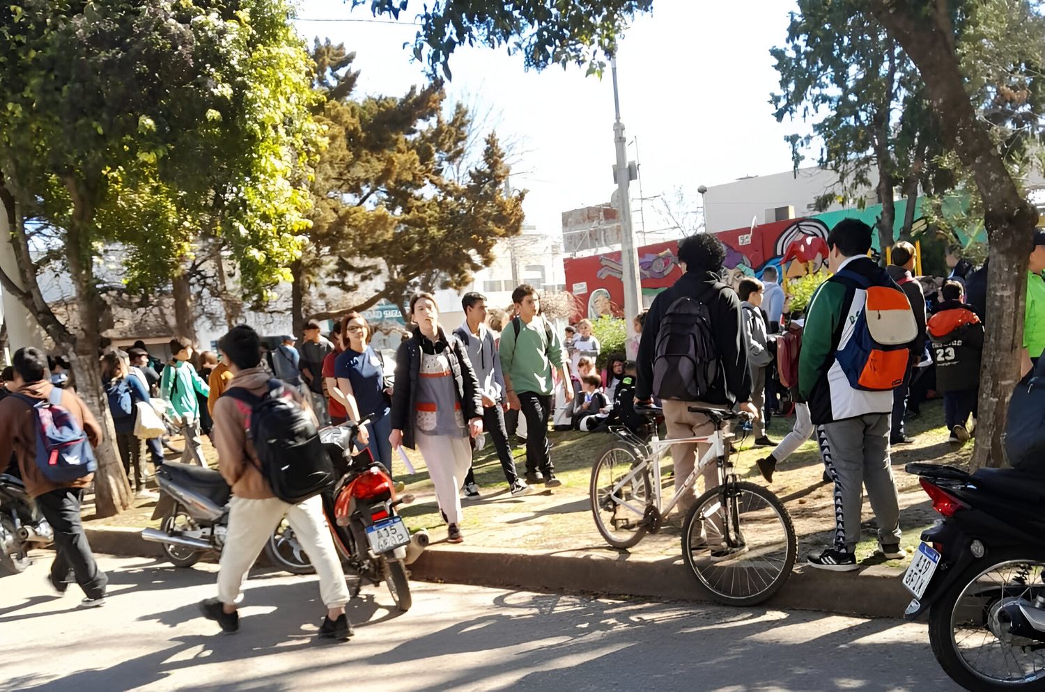 Amenazas de bomba en escuelas: evacuaron diversos edificios educativos