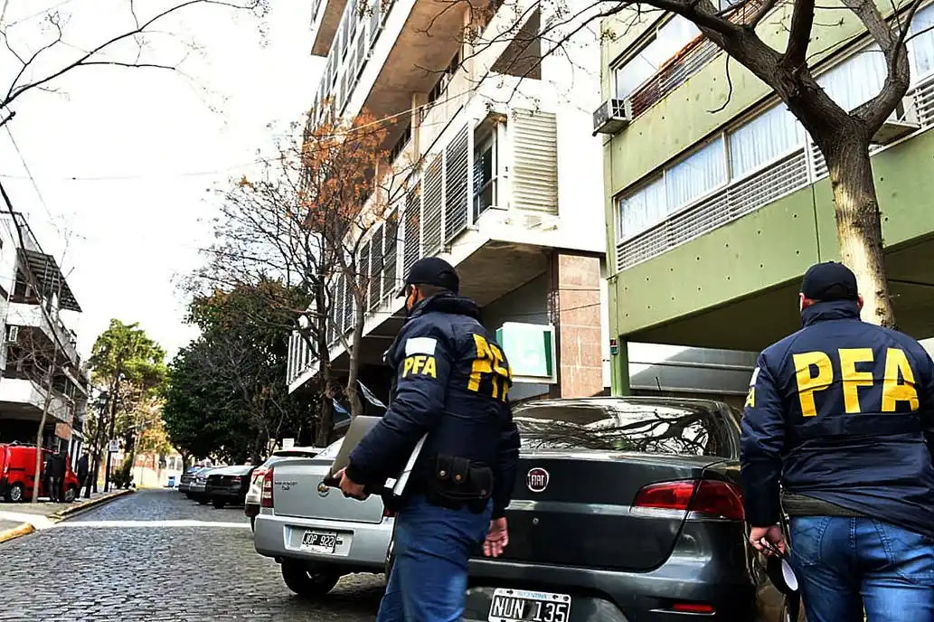 Doce detenidos, entre ellos nueve policías, tras 34 allanamientos