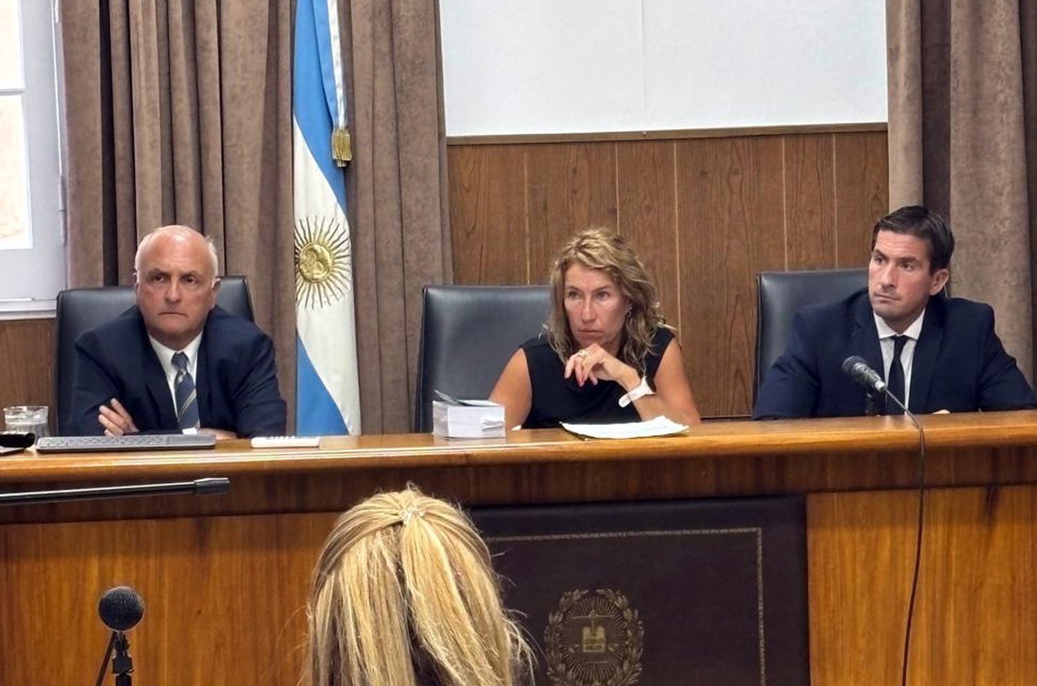 Nuevo juez. Nicolás Lamberti debutó en un juicio oral. Ernesto Juliano y Luciana Irigoyen Testa, los otros magistrados