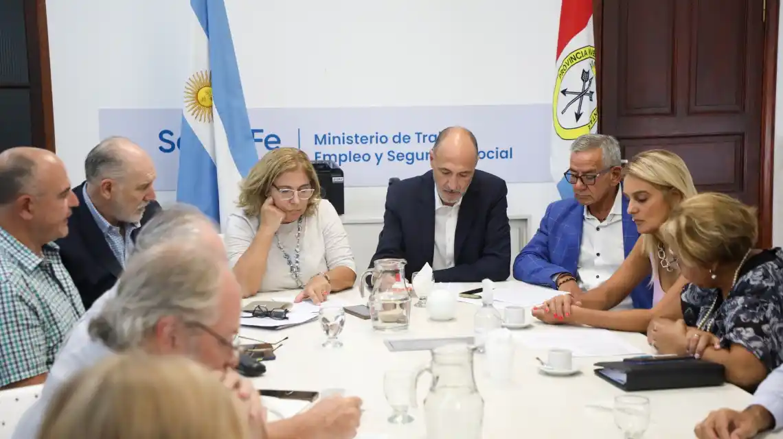 La provincia presentó una nueva oferta salarial a los profesionales de la salud