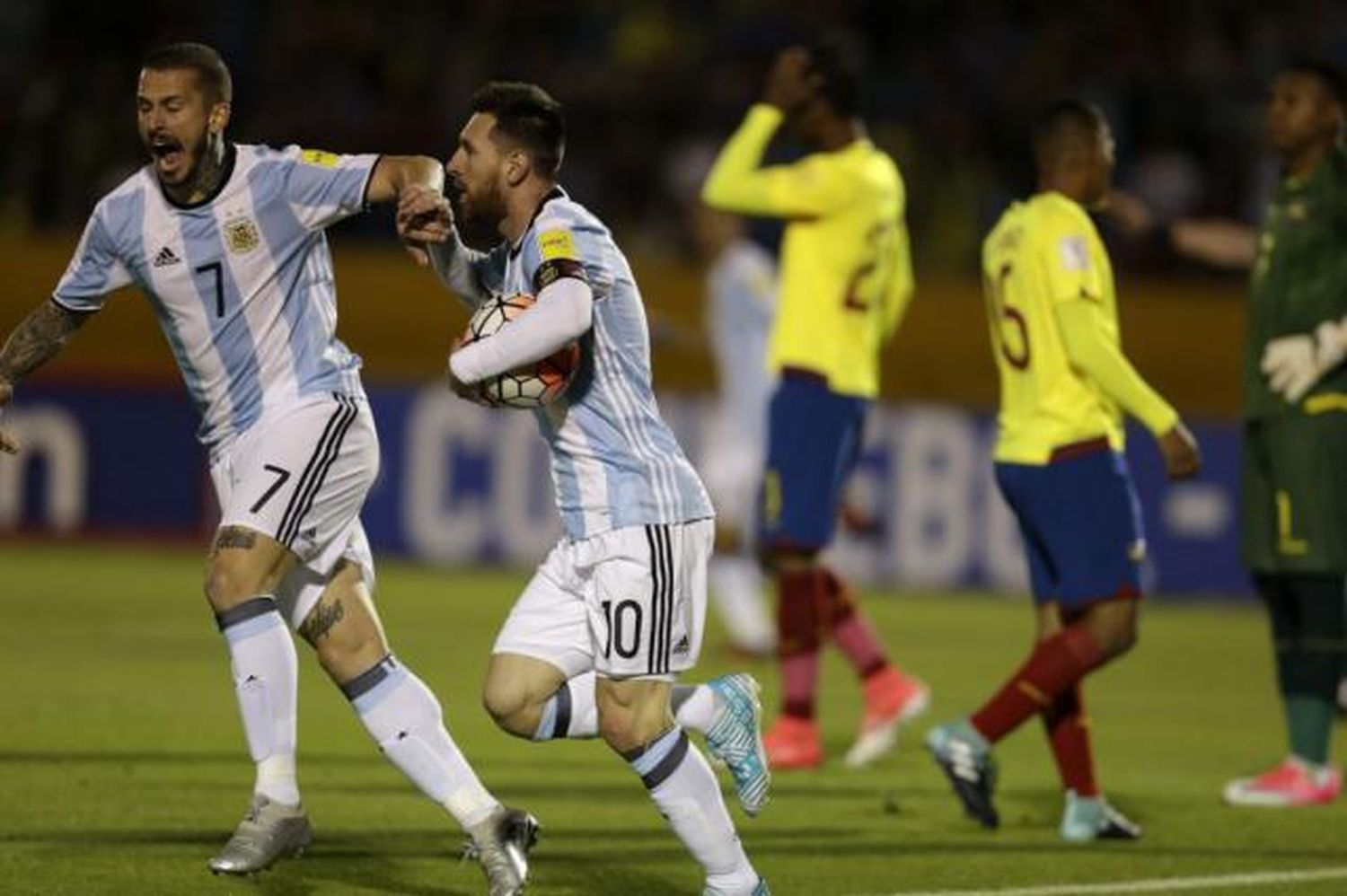 Varios jugadores de Ecuador separados por indisciplina antes del partido con Argentina
