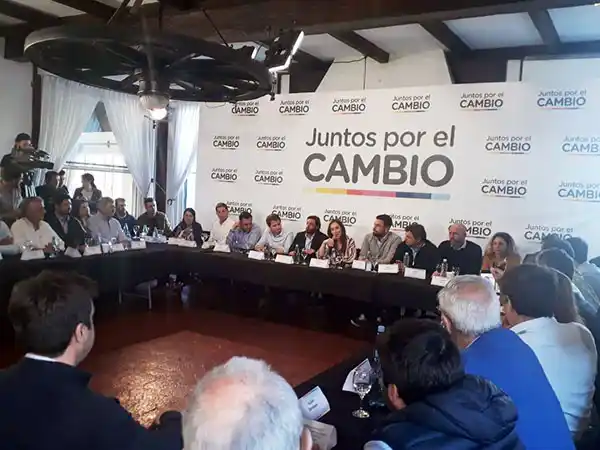 Rojas en el Foro del Cambio
