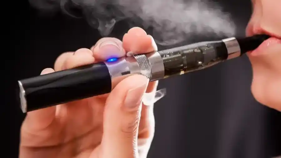 El Gobierno levantó la prohibición y reguló la venta de vapeadores